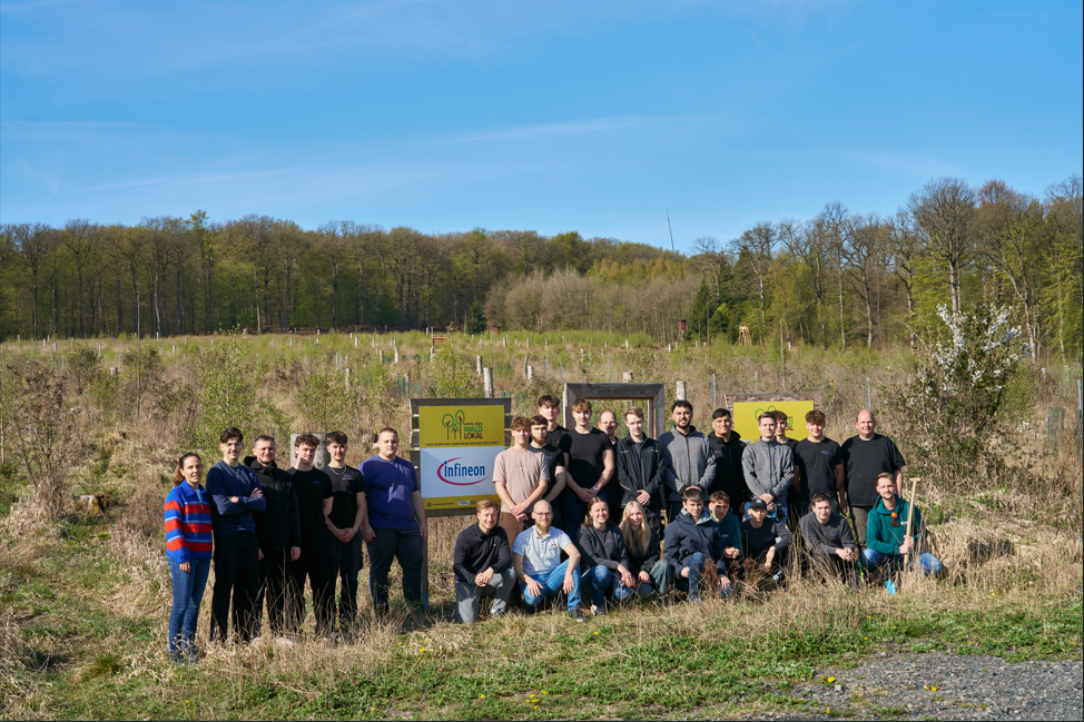 „Pflanzaktion Infineon WaldLokal Warstein Teambuilding“